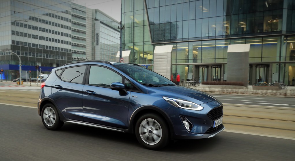 Ford Fiesta 1.0 EcoBoost Hybrid vs. Renault Clio E-Tech