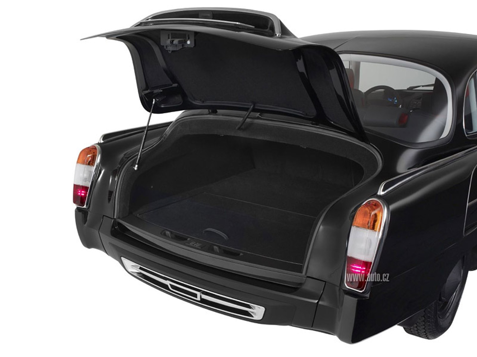 LA Auto Show 2007: Tatra 603 – czeska legenda w podaniu firmy Faurecia