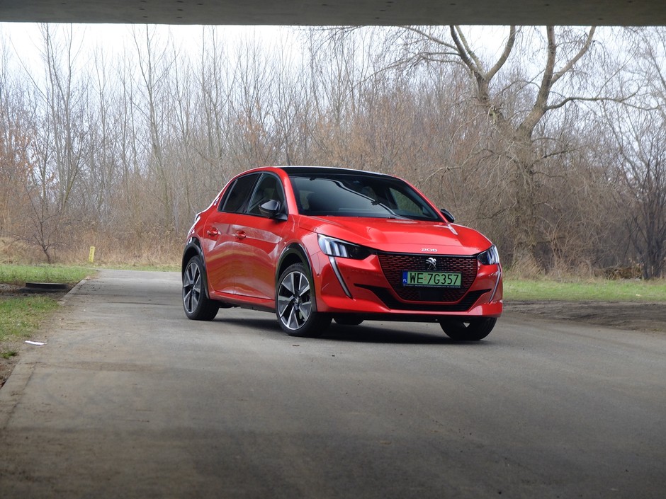 Peugeot e-208