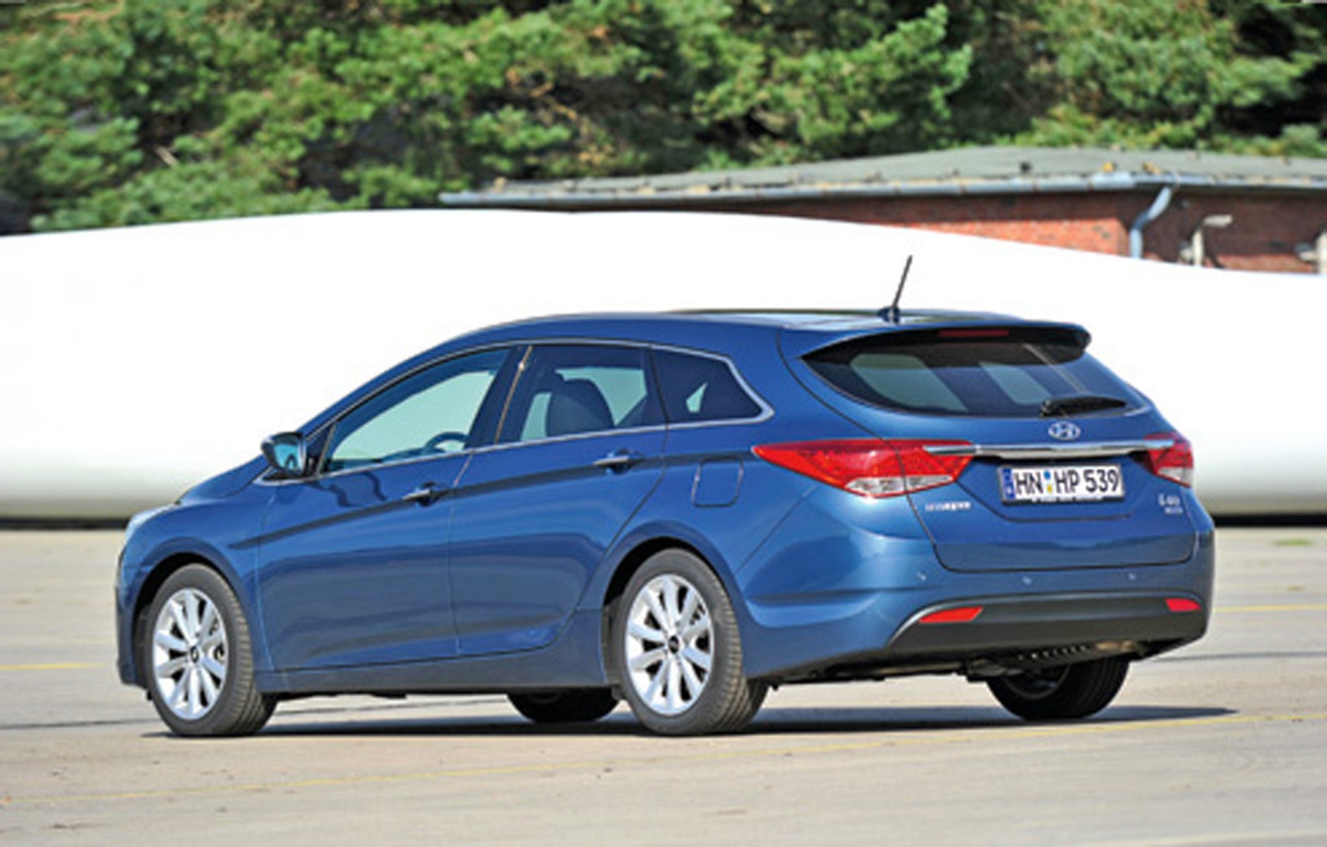 Hyundai podnosi poprzeczkę. Czy i40 pokona Passata, Superba, Mazdę 6 oraz Volvo V60 i Peugeota 508?