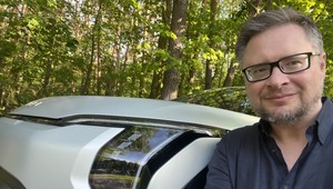 Z mojego garażu marzeń wypchnąłbym Rollsa, żeby się zmieścił ten SUV Kii. Musi być tam jednak pewne urządzonko