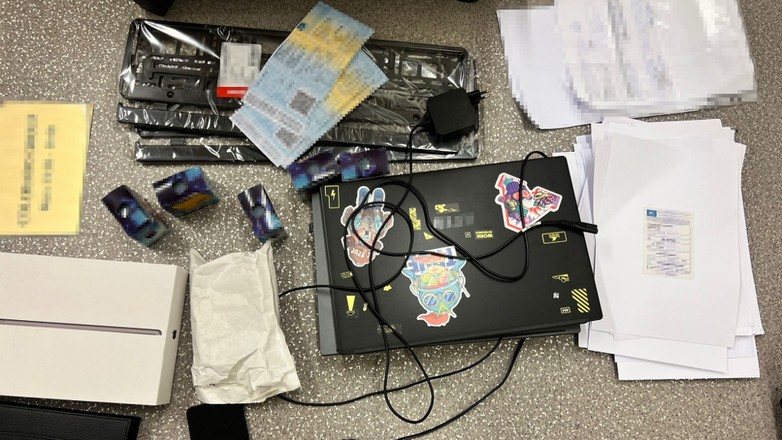 Policja z Warszawy zatrzymała siedmiu złodziei samochodów