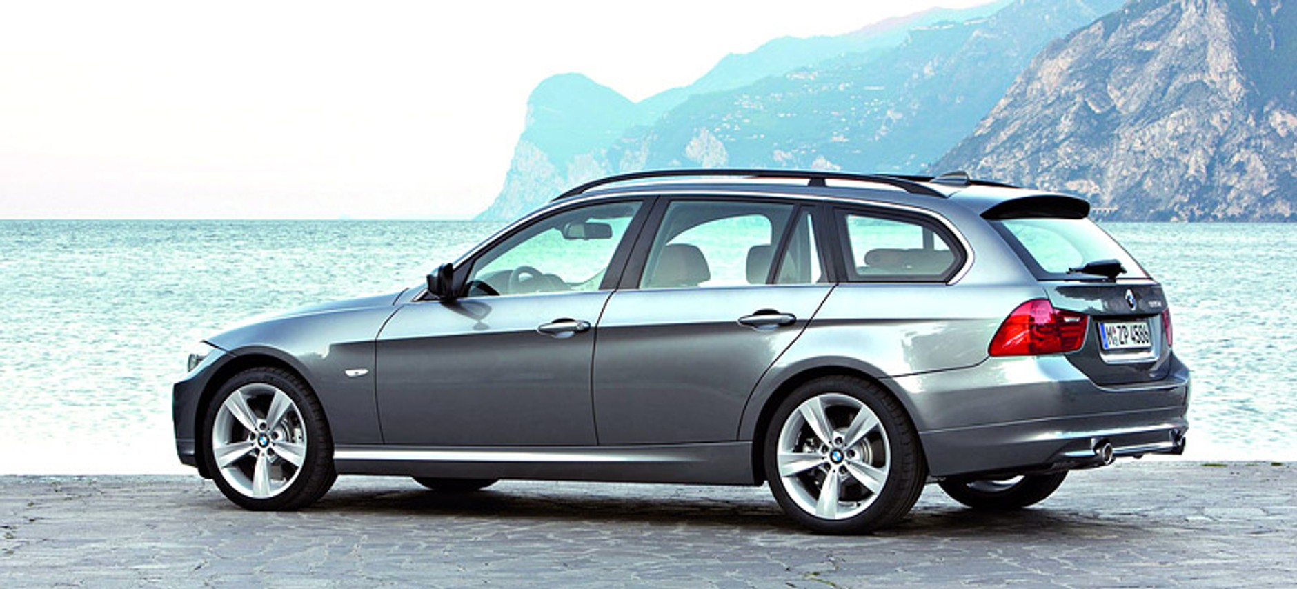 BMW 3: Odmłodzone nadwozie z nową techniką