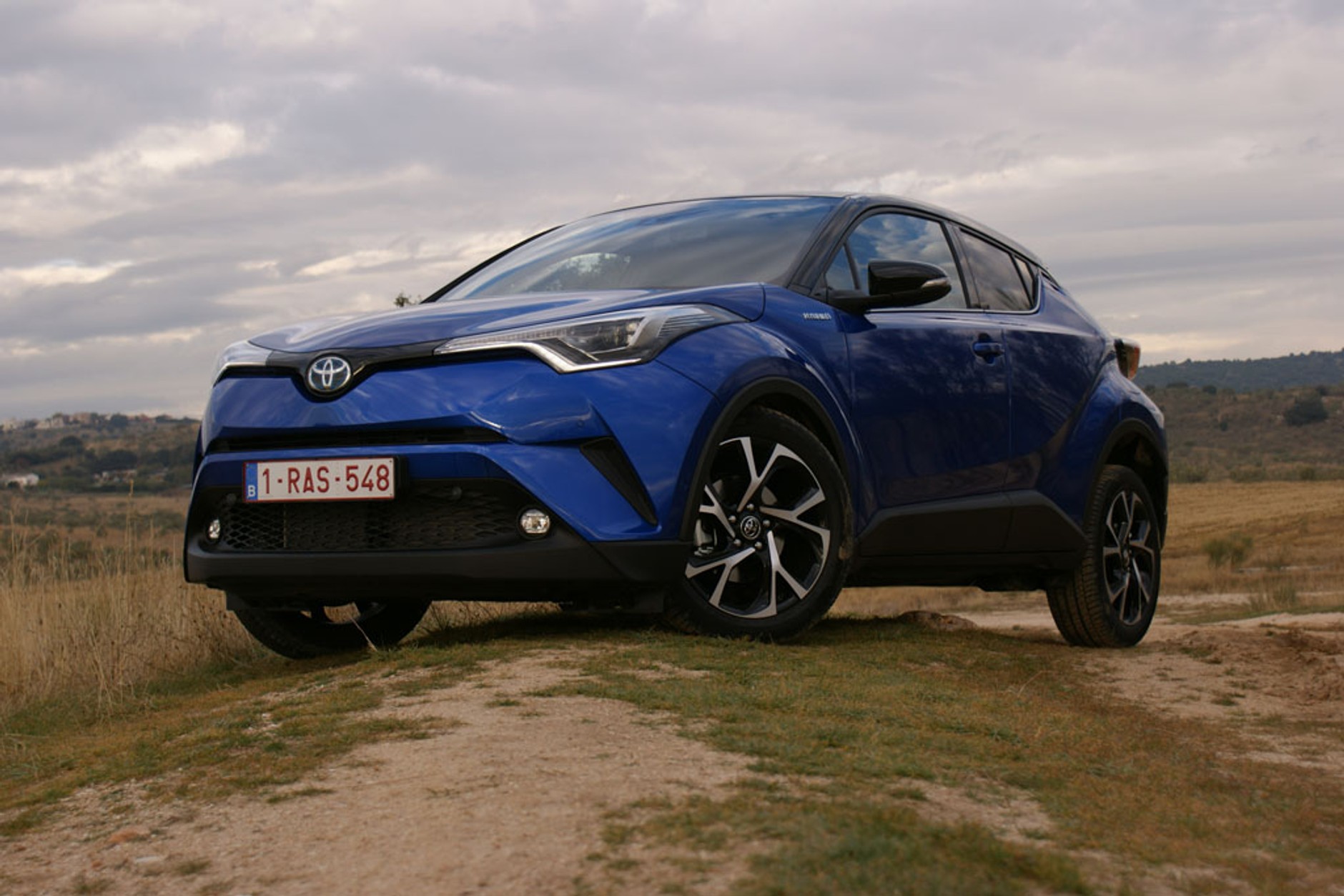 Toyota C-HRa - hybrydowy SUV w rozsądnej cenie