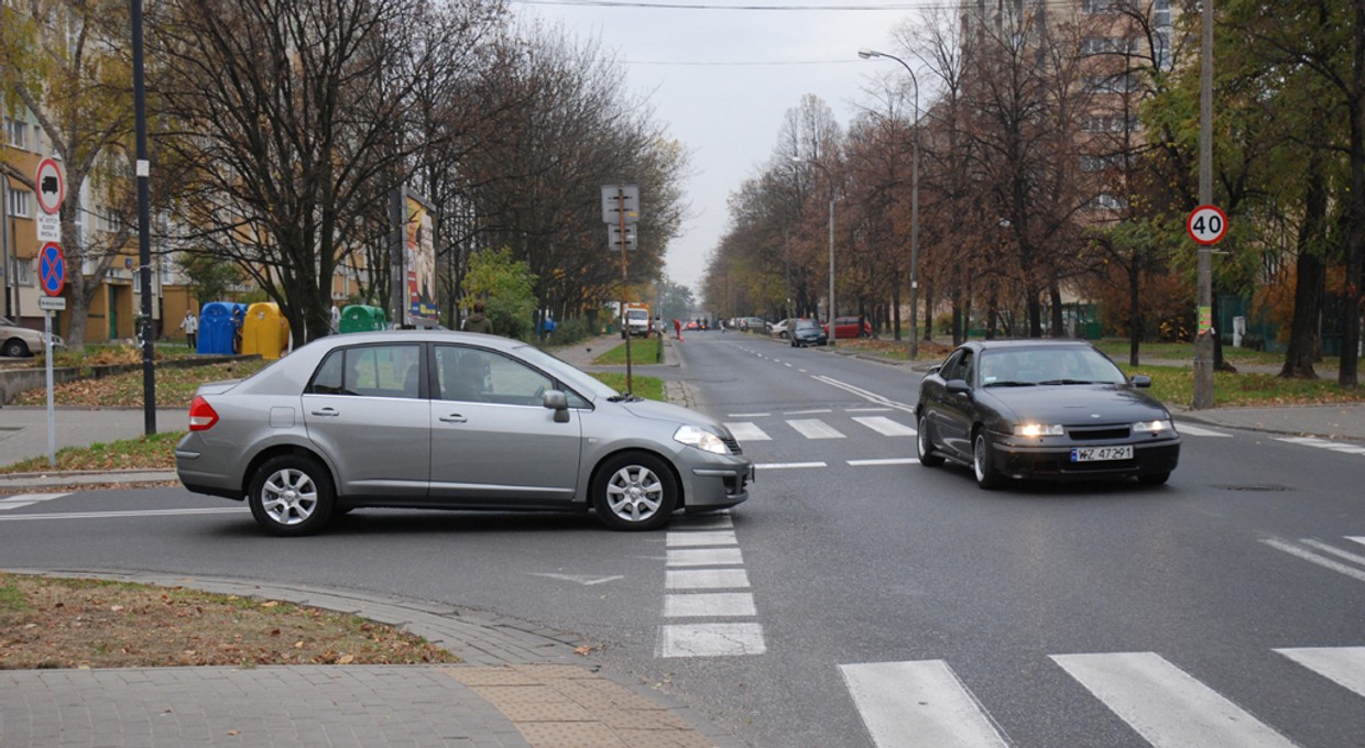 Kierowcy patrzą w prawo i jadą. Zapominają o lewej stronie na skrzyżowaniach równorzędnych