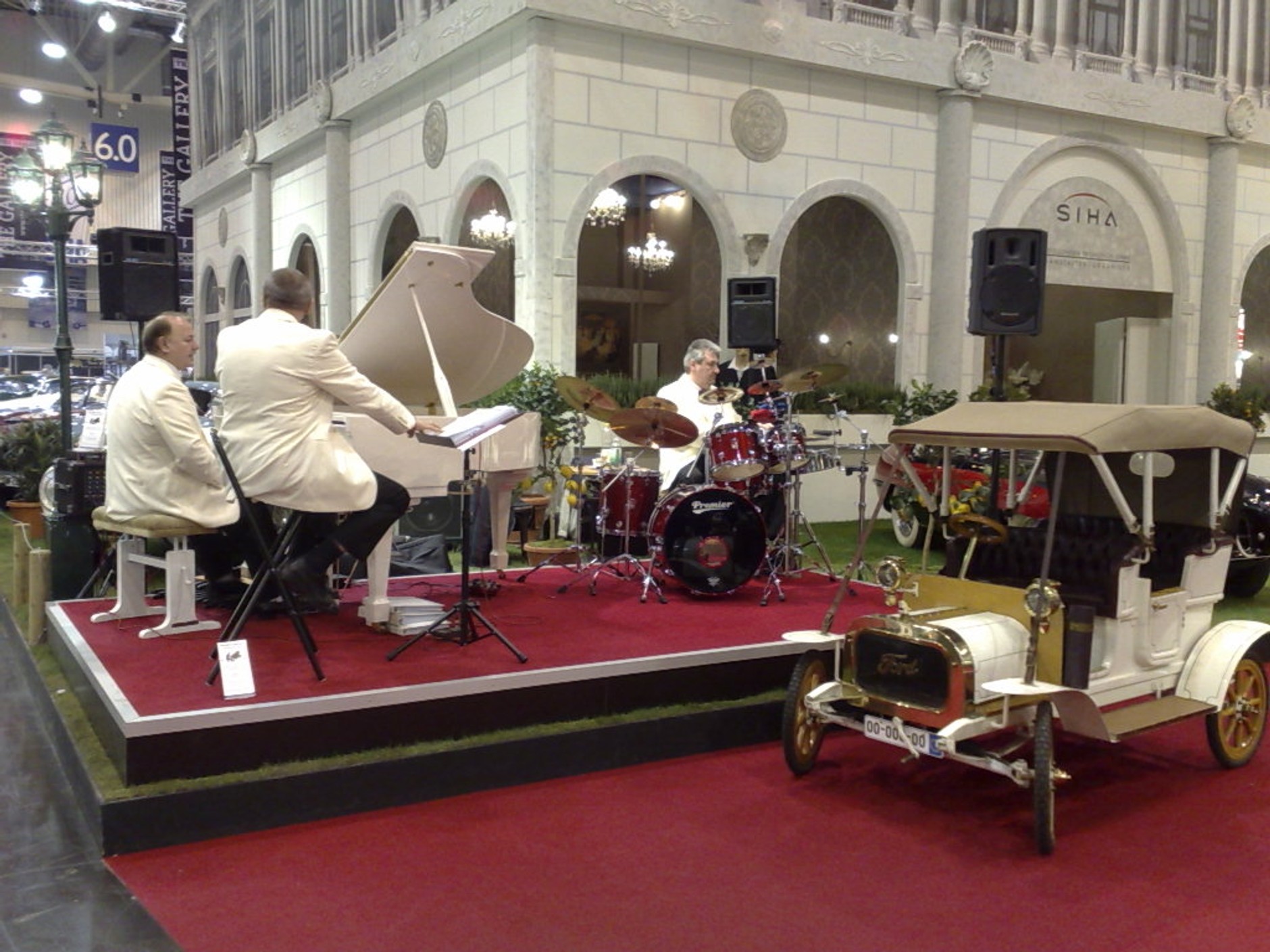 Techno-Classica Essen – oldtimery na salonie