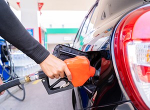 Ceny paliw nadal będą niższe. Tarcza antyinflacyjna zostanie przedłużona