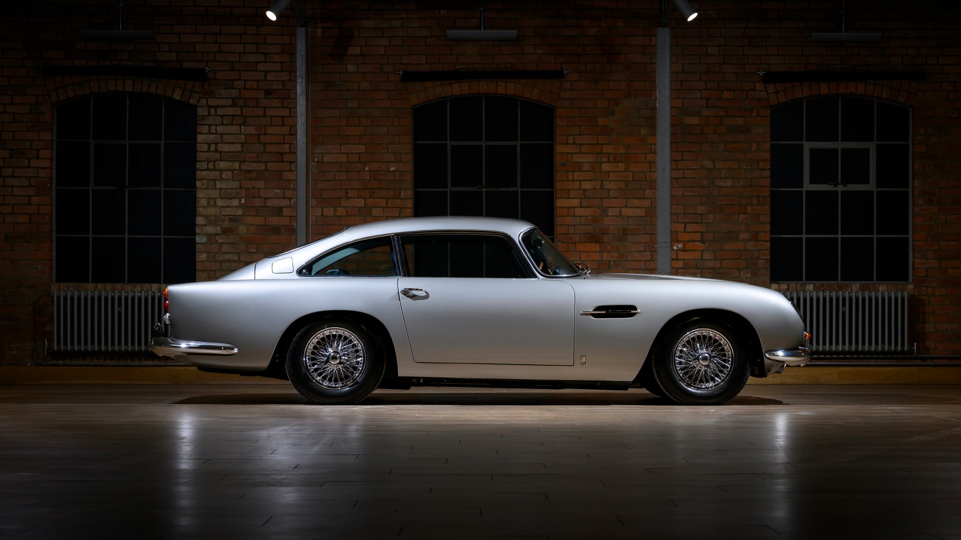 Aston Martin DB5 Vantage z 1965 r. wyremontowany po 45-letnim postoju na dworze