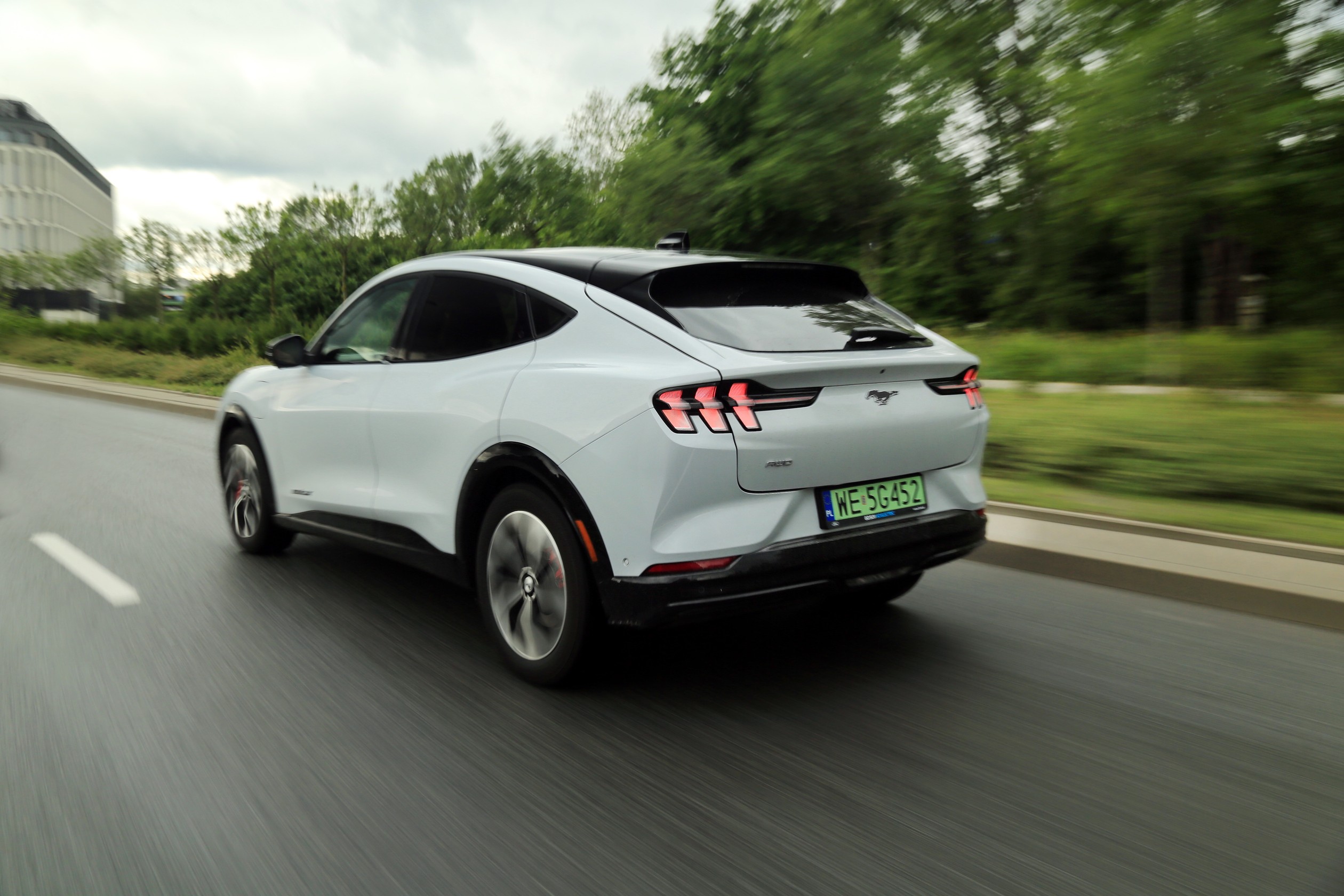 Latem na pierwszych 2500 km średnie zużycie prądu wyniosło średnio 21 kWh na 100 km. Auto zaliczyło m.in. wyjazd do Berlina.