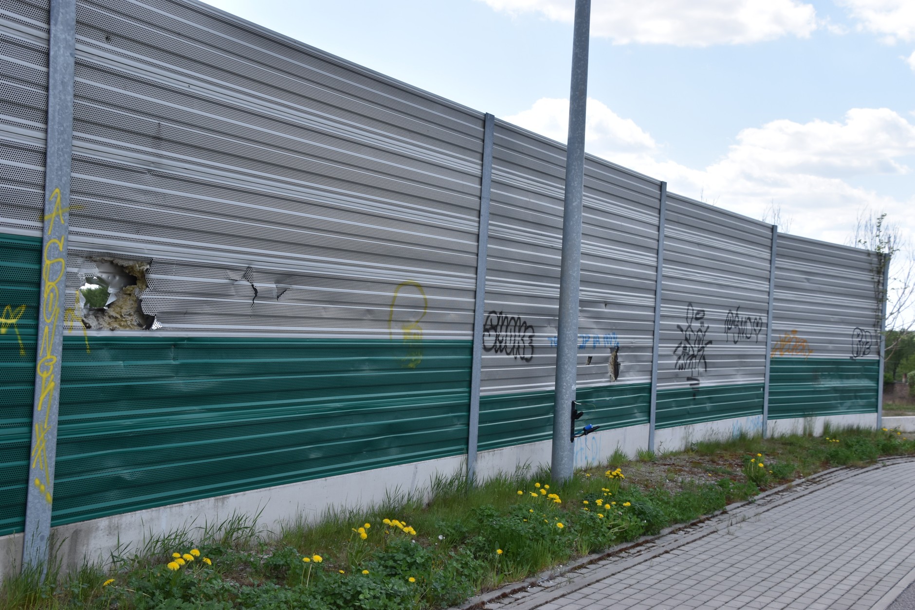 Zdewastowany węzeł Wołomin na drodze ekspresowej S8