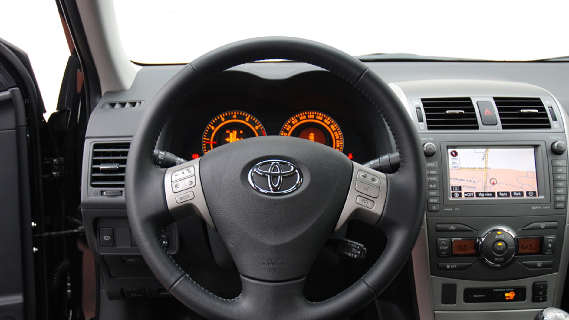 Honda Civic kontra Toyota Corolla: pojedynek używanych rodzinnych sedanów