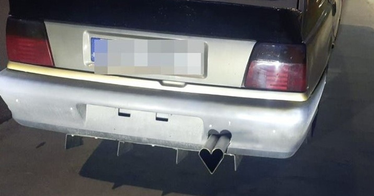 Polonez z końcówką wydechu w kształcie serca