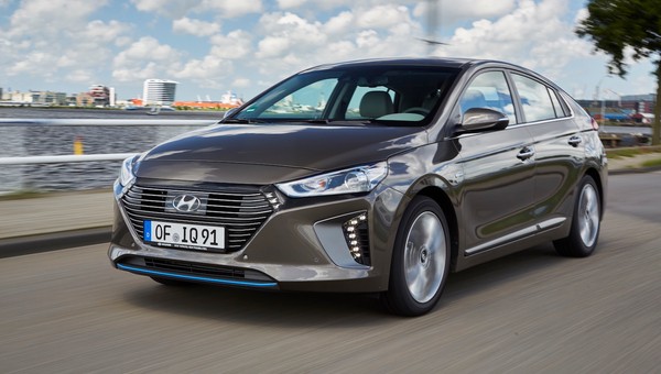Hyundai Ioniq - hybrydowy rywal Priusa