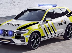 Tam 90 proc. nowych aut to elektryki. Policja i tak wybiera auta na benzynę