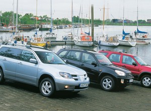 Ford Maverick kontra Toyota RAV4 i Mitsubishi Outlander: trzy SUV-y z benzynowymi silnikami