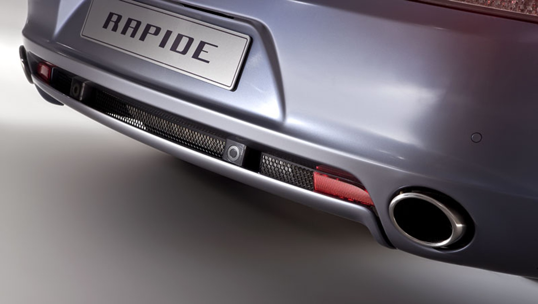 Aston Martin Rapide: nowe zdjęcia czterodrzwiowego coupe