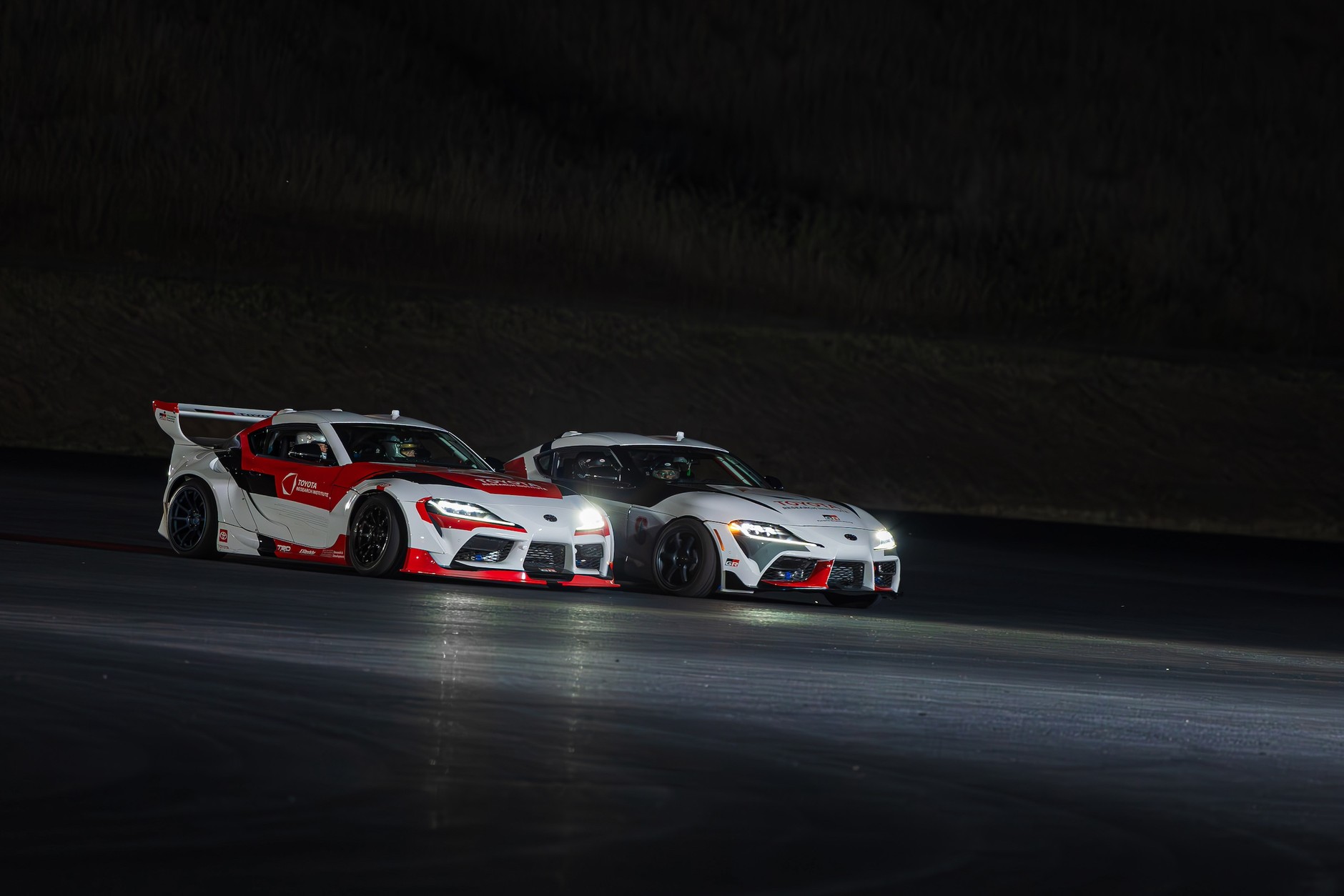 Toyota GR Supra – autonomiczne driftowanie w parach