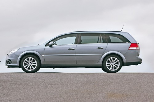 Mazda 6, Opel Vectra, Renault Laguna Ford Mondeo - Oto cztery rasowe kombi