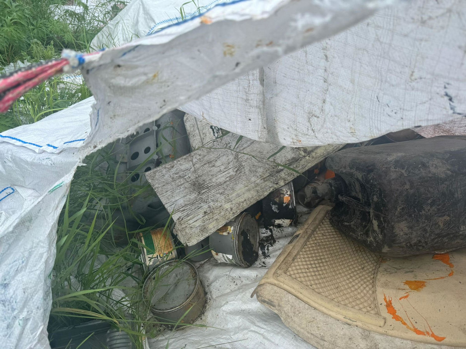 TIR z niebezpiecznymi substancjami