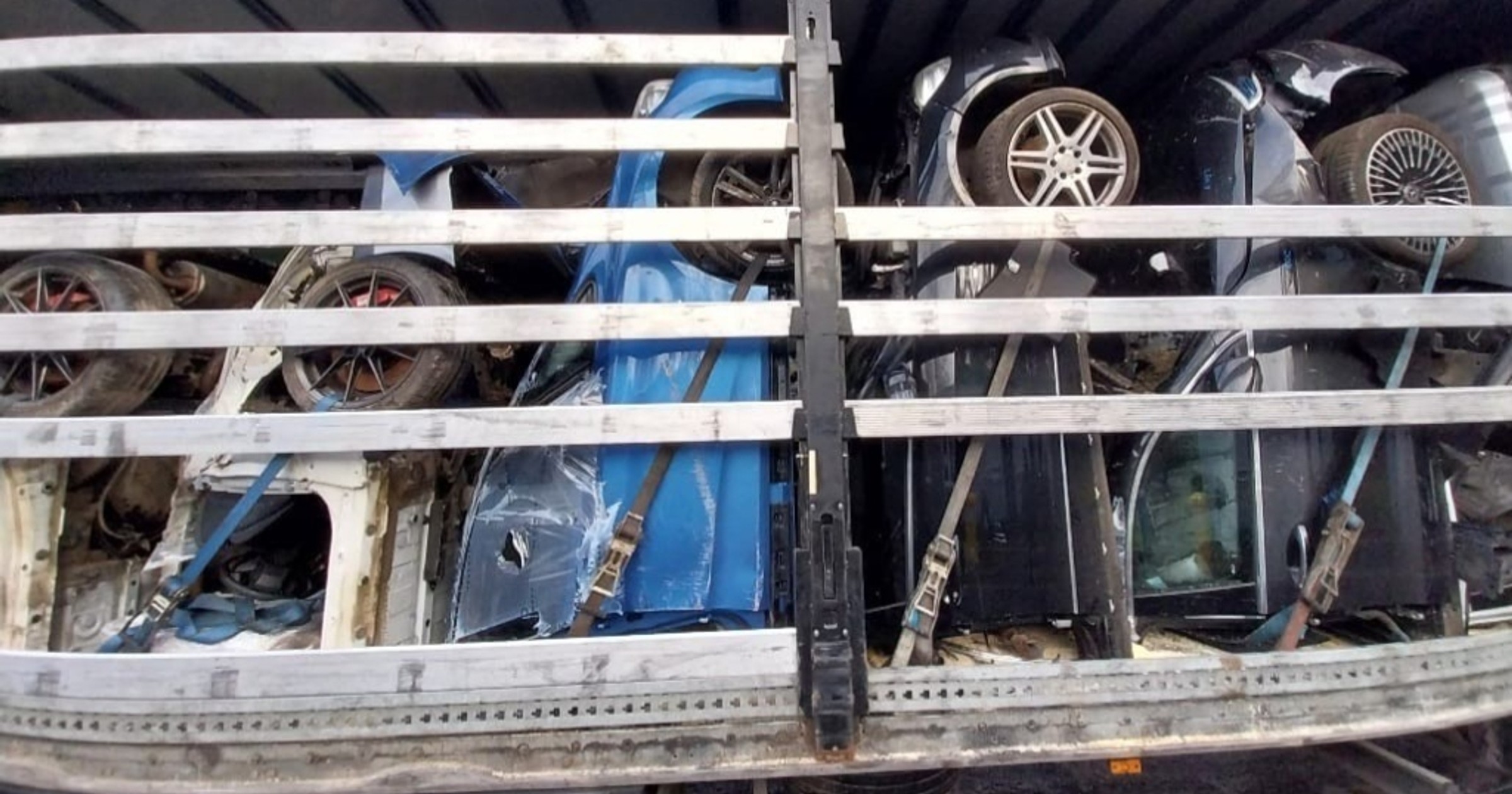 ITD uznała przewożone połówki samochodów i inne części za odpady