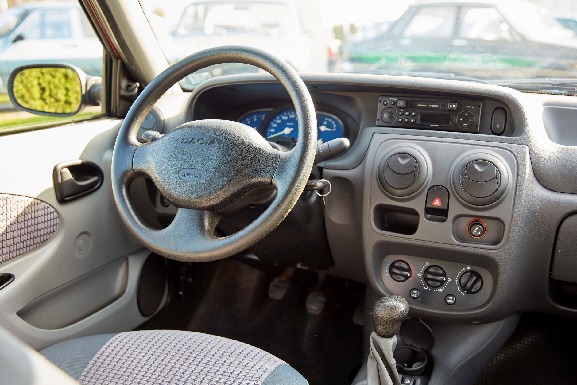 2003 rok czyli modernizacja w wykonaniu Renault to Dacia Solenza