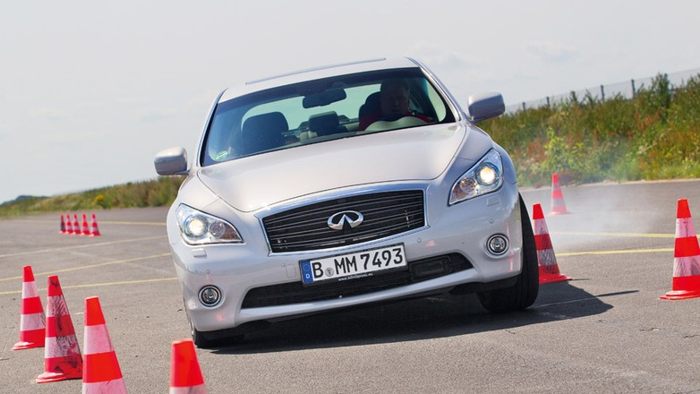 Infiniti M35h: oszczędzanie może być przyjemne