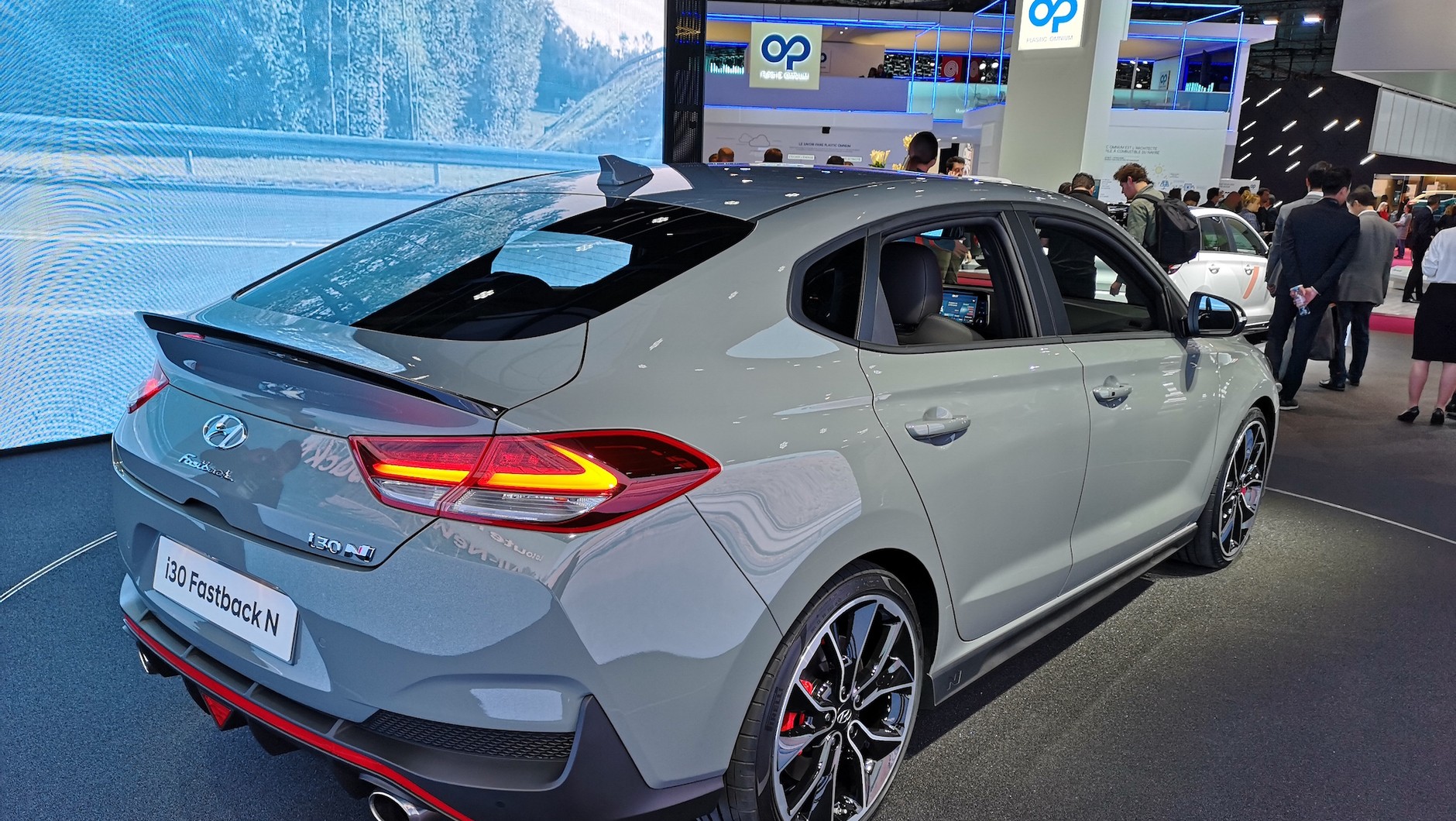 Hyundai na salonie samochodowym w Paryżu