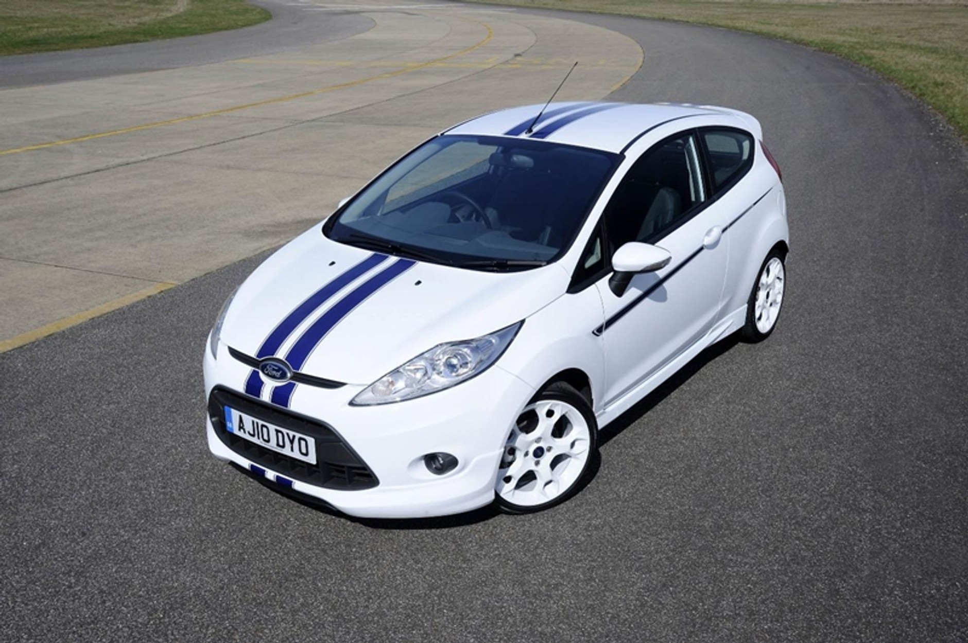 Ford Fiesta fajne pasy ma