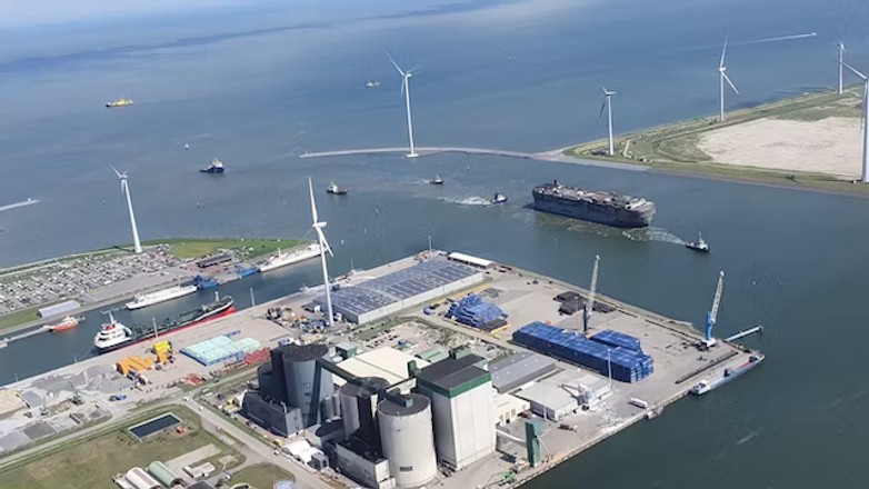 Fremantle Highway w porcie Eemshaven