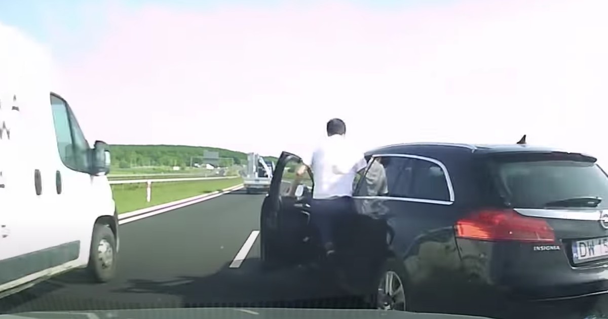 Kierowca gonił swoje auto na ekspresówce