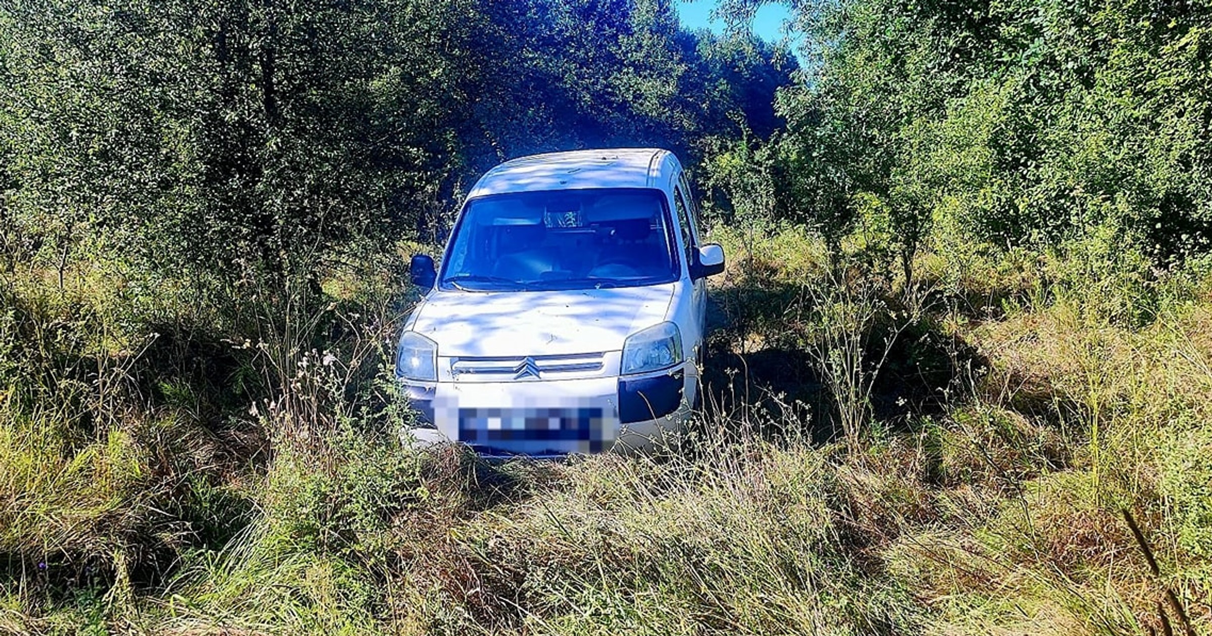 Pijany kierowca Citroena chciał uciekać przed policją przez pola