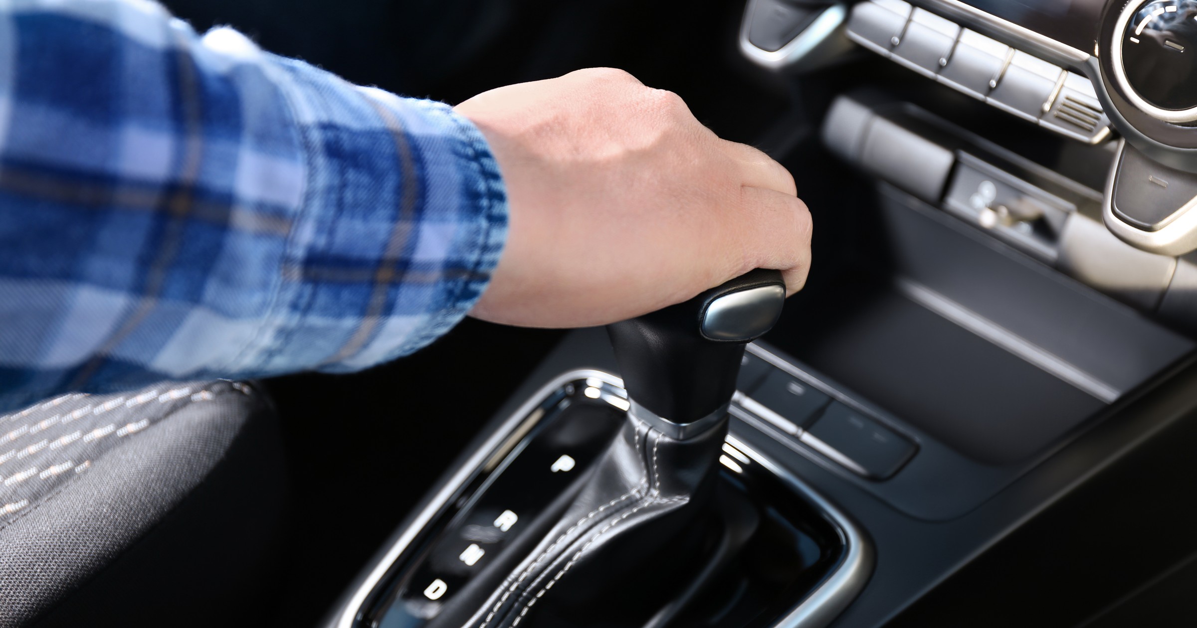 Funkcja hamulca auto hold znajduje się nie tylko w samochodach z automatyczną skrzynią biegów