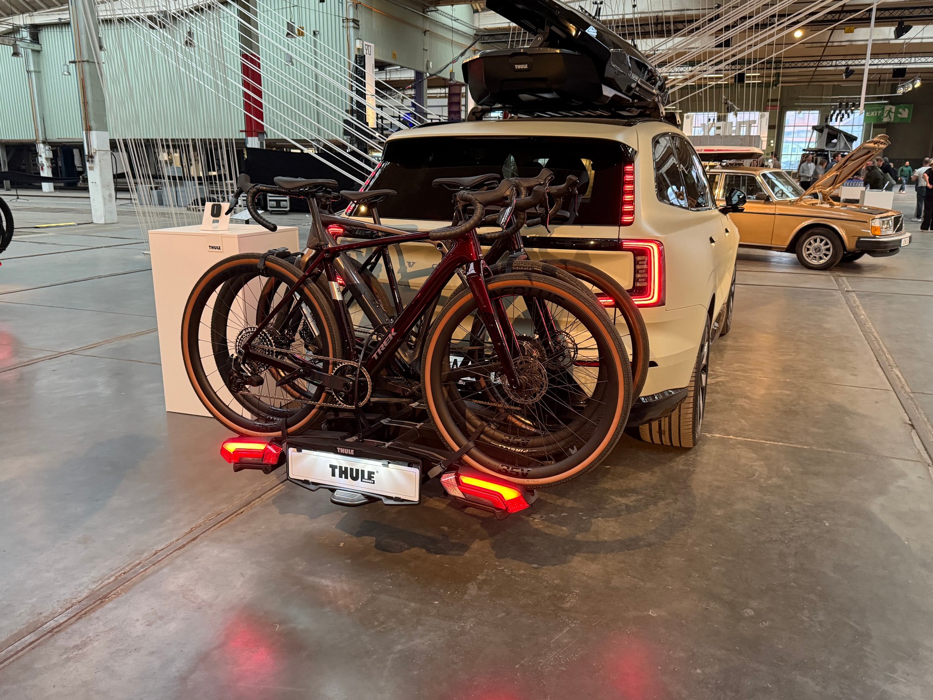 Bagażnik Thule Epos z czujnikami parkowania