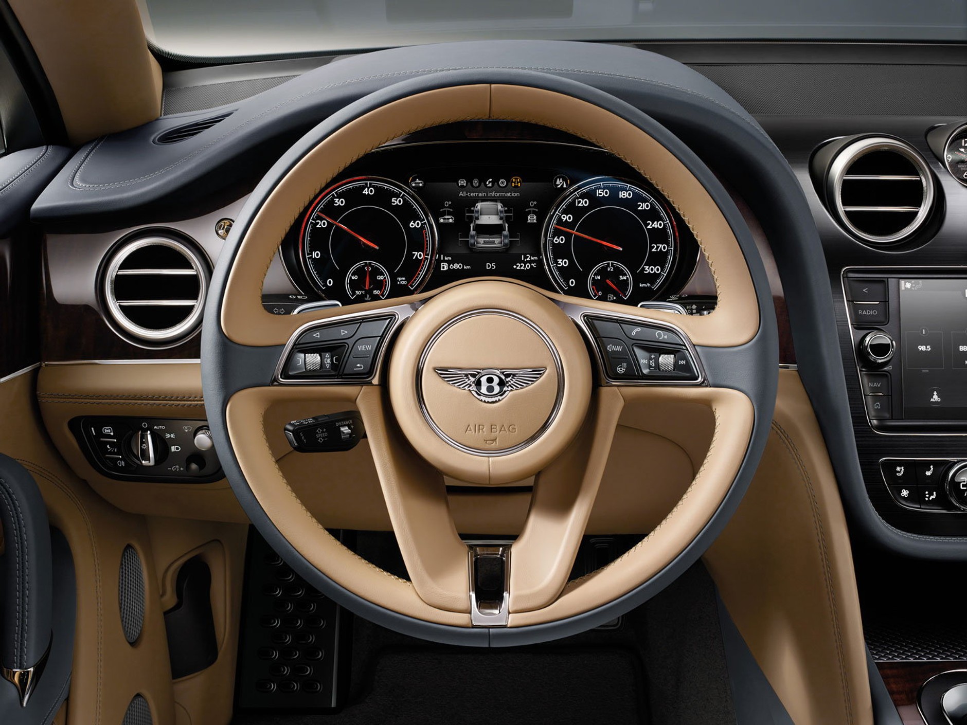 Frankfurt 2015: Bentley Bentayga - najszybszy SUV świata (301 km/h)
