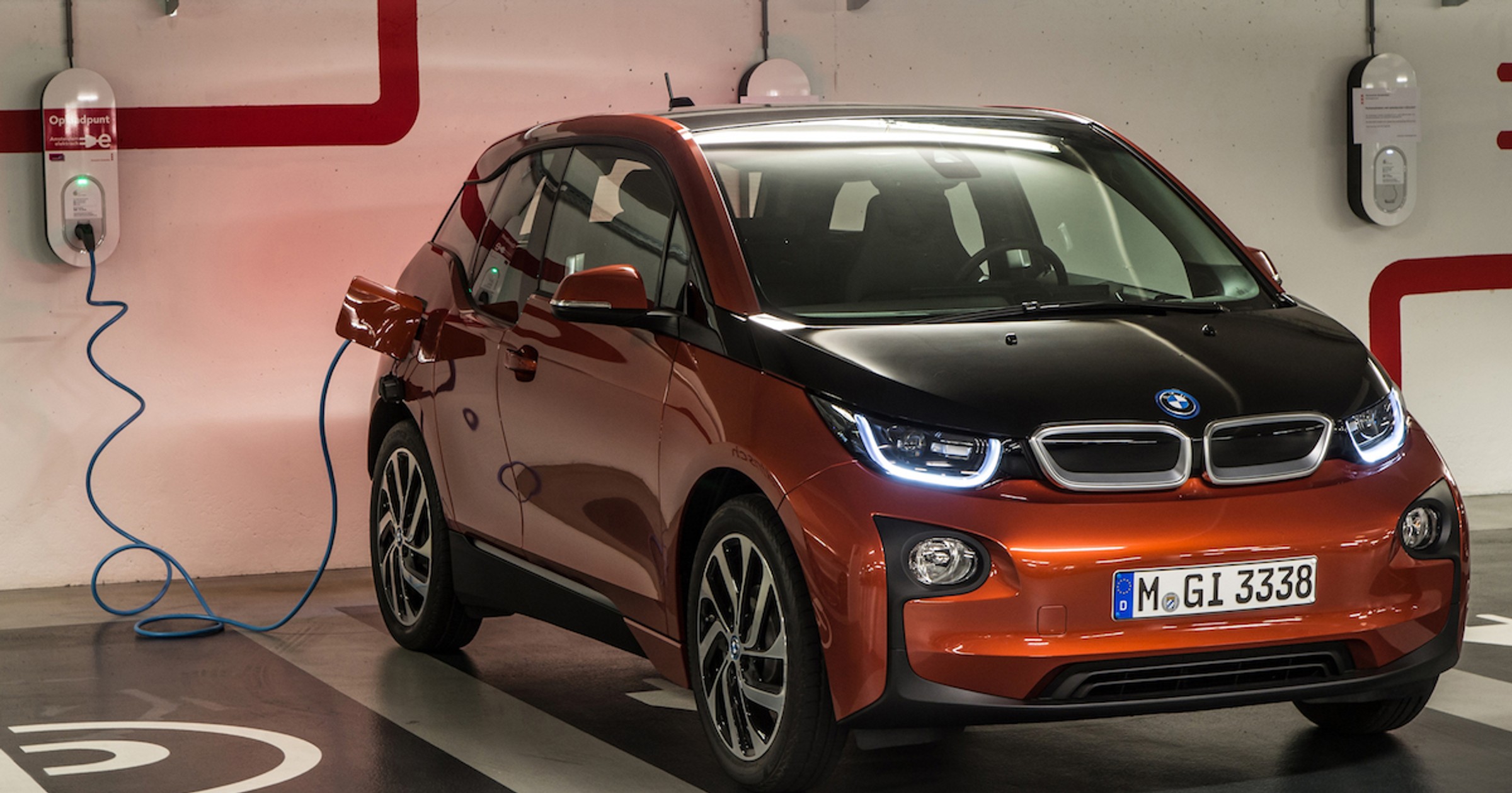 Ładowanie baterii samochodu elektrycznego