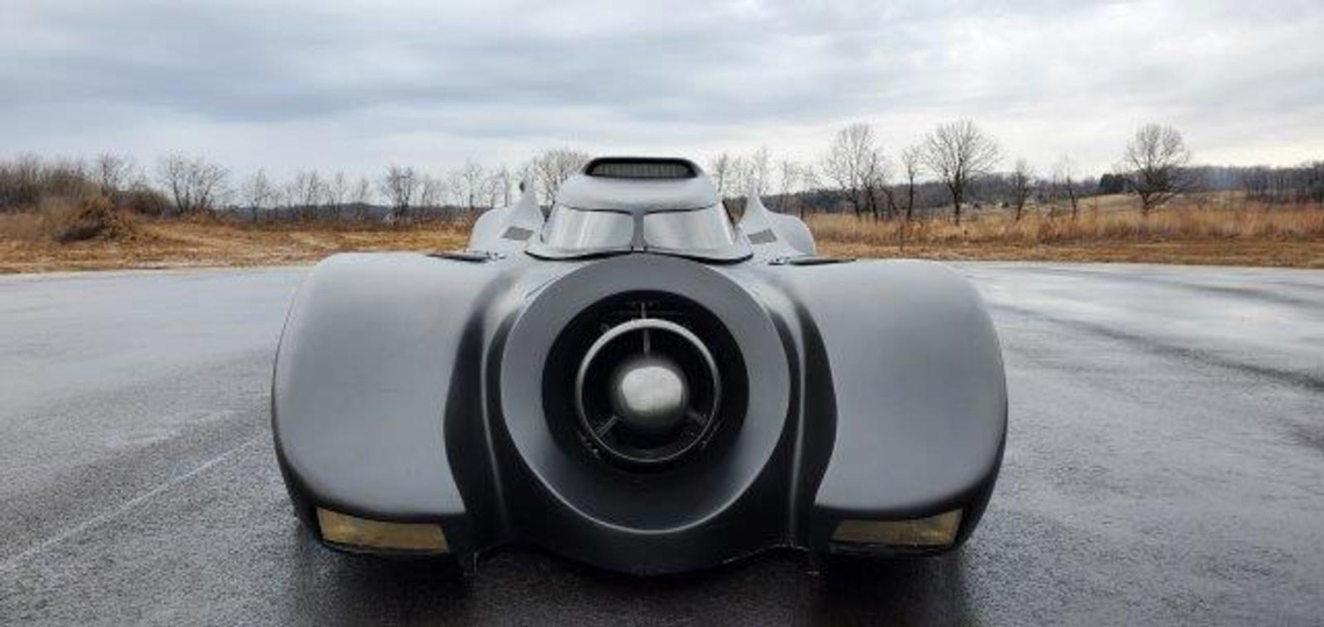 Batmobil, DeLoren z powrotu do przyszłości i Ecomobil pogromcy duchów wystawione na sprzedaż