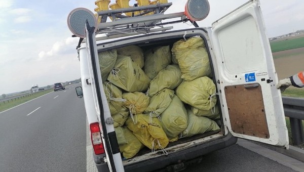 Wyrzucamy na pobocza miliony. GDDKiA przyznała, ile wydaje na sprzątanie