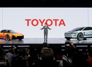 Tak mają szansę wyglądać nowy Land Cruiser i MR2. Toyota pokazała prototypy w Tokio