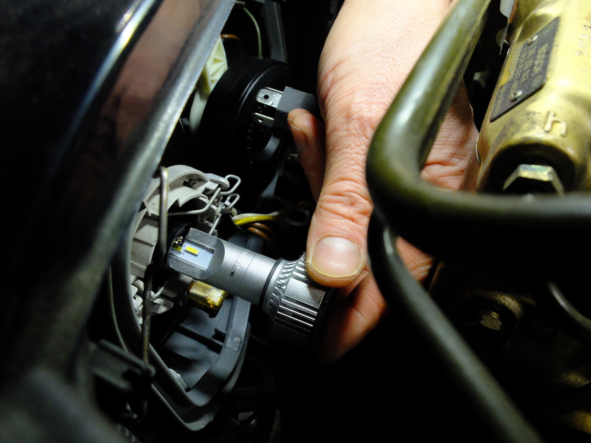 Montaż zestawu LED H4