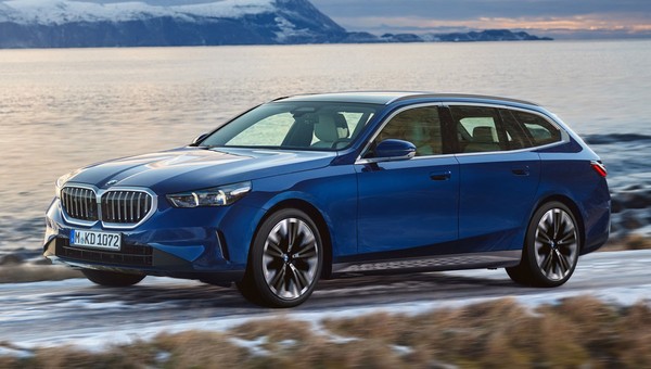Takie premiery to dziś rzadkość. Nowe BMW serii 5 kombi ma w gamie m.in. diesla