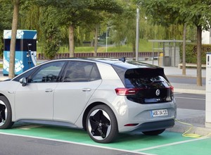 Elektryczne auta – drogie w zakupie, ale tańsze w utrzymaniu