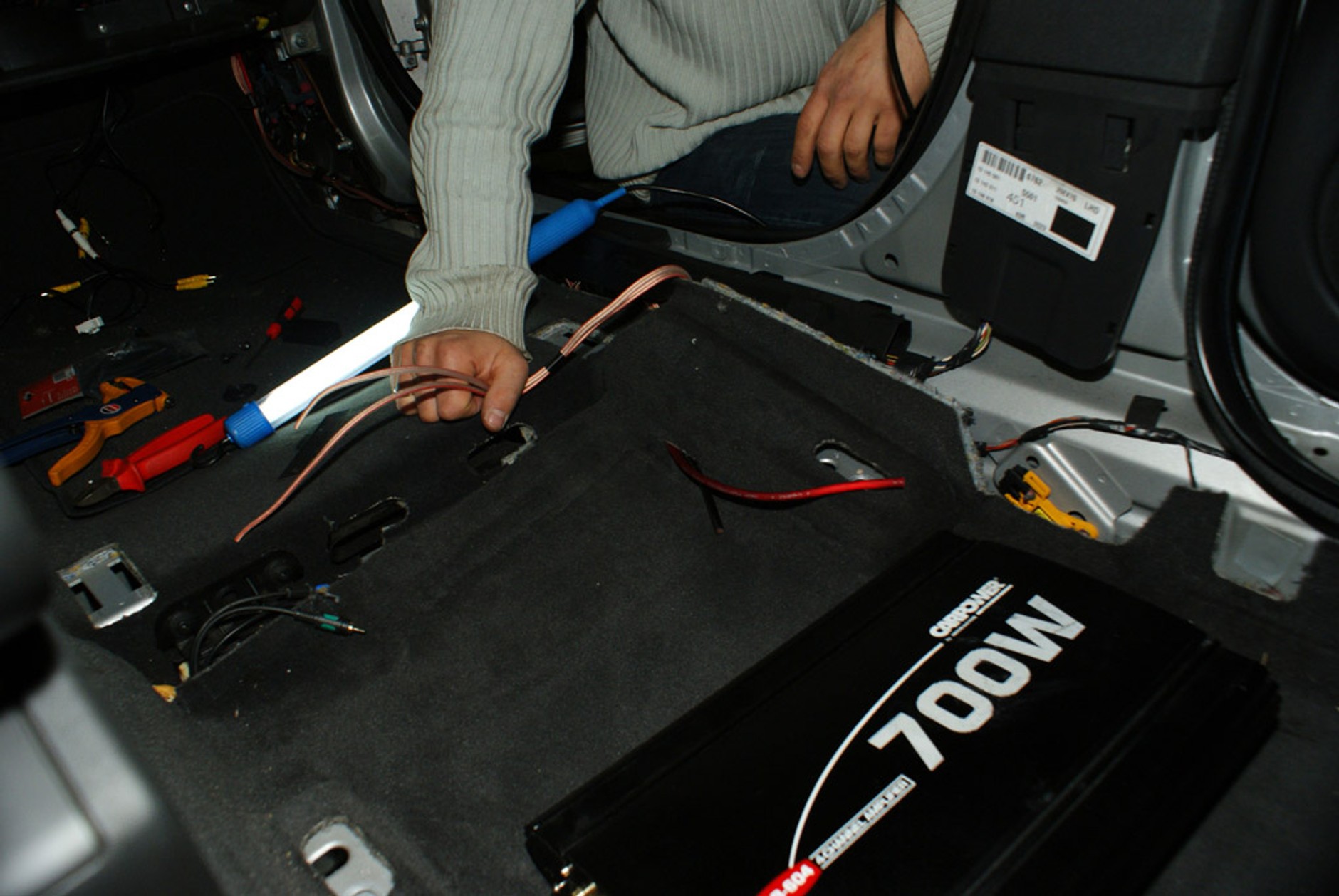 Montaż wzmacniacza krok po kroku - zdjęcia