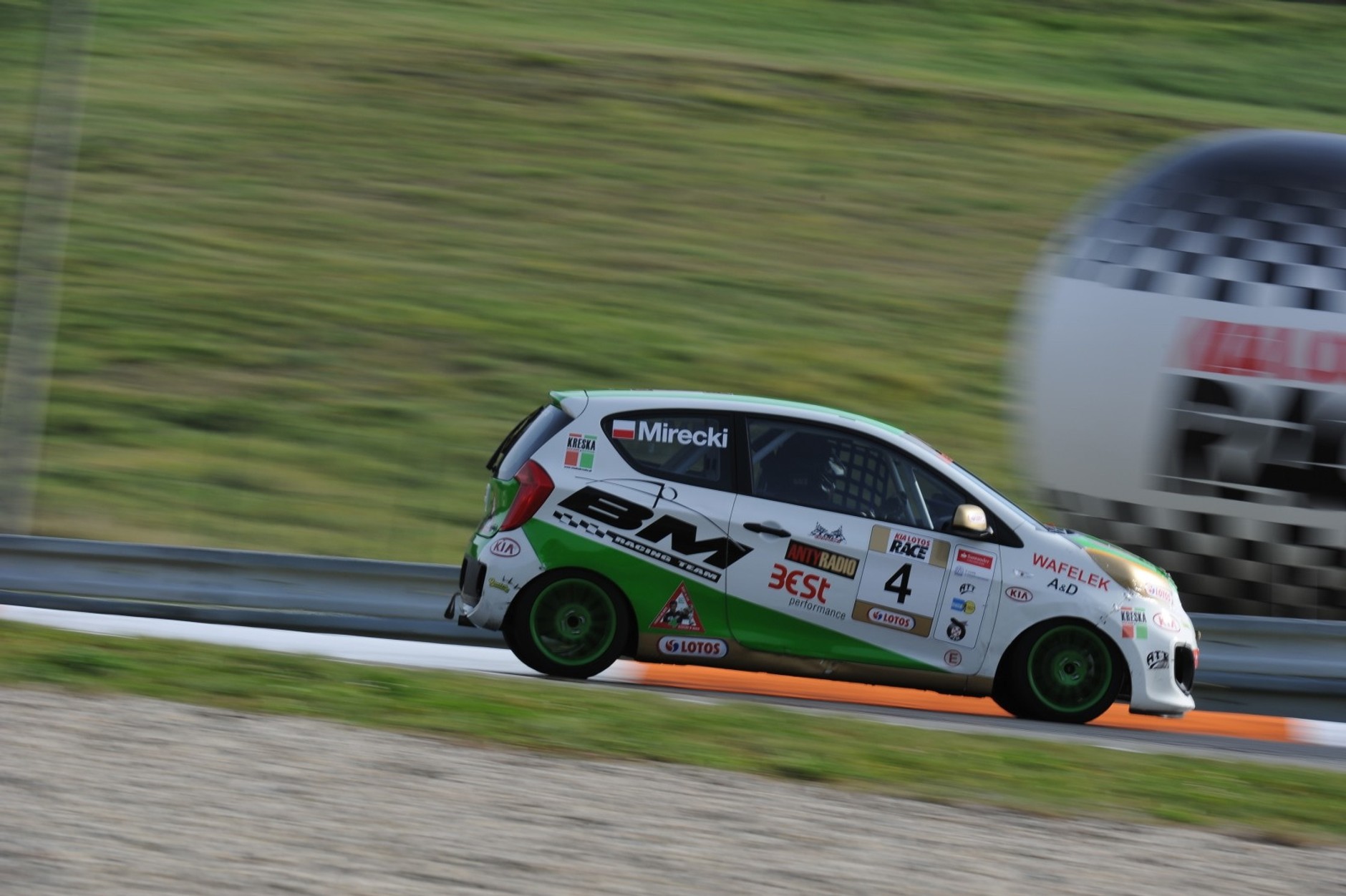Bartłomiej Mirecki zwycięzcą Kia Lotos Race 2012