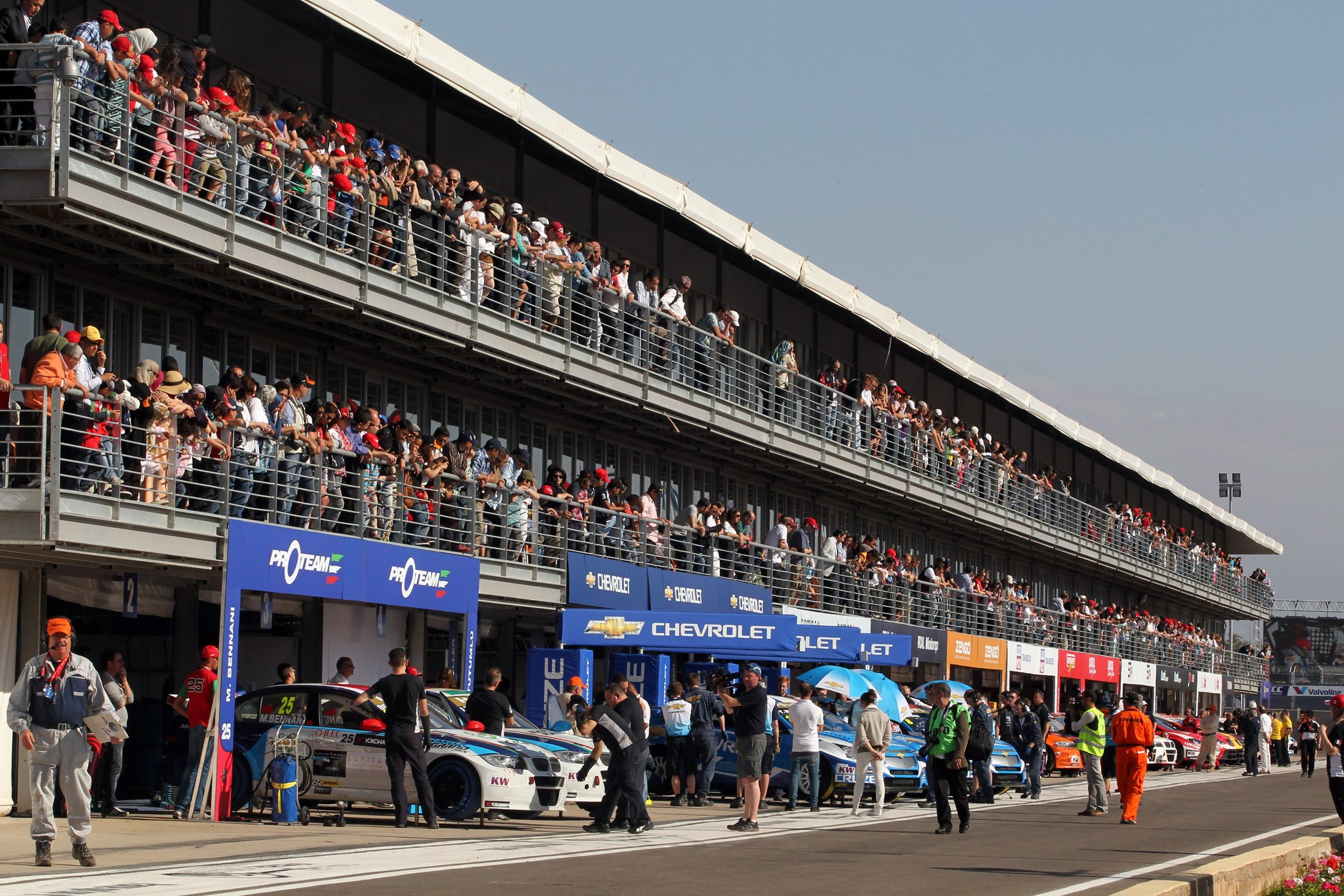 WTCC: 1-2-3, Chevroleta w Maroko gonisz Ty