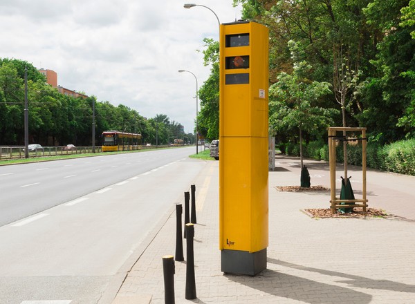 Włączyli zupełnie nowy fotoradar. Kierowca Audi już zdążył wpaść, bo jest tu niski limit