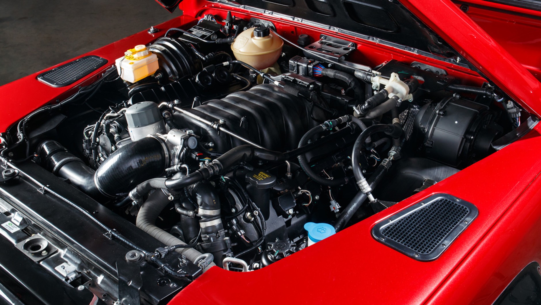 Land Rover Defender – limitowana wersja z 5 litrowym V8