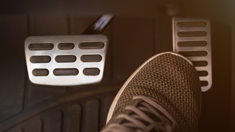 pedał przyspieszenia