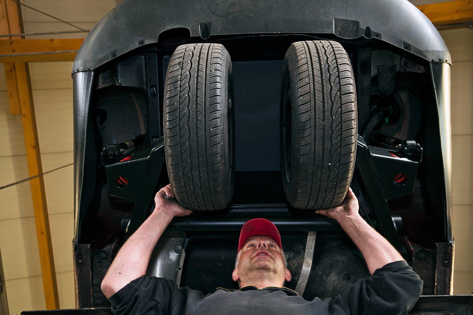 Większość elementów zawieszenia pozostaje oryginalna, tyle że inaczej je zamontowano.