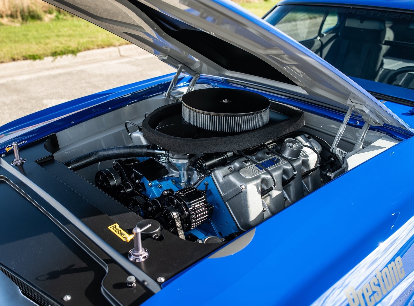 Ford Mustang Mach 1 UNKL stuningowany przez Ringbrothers