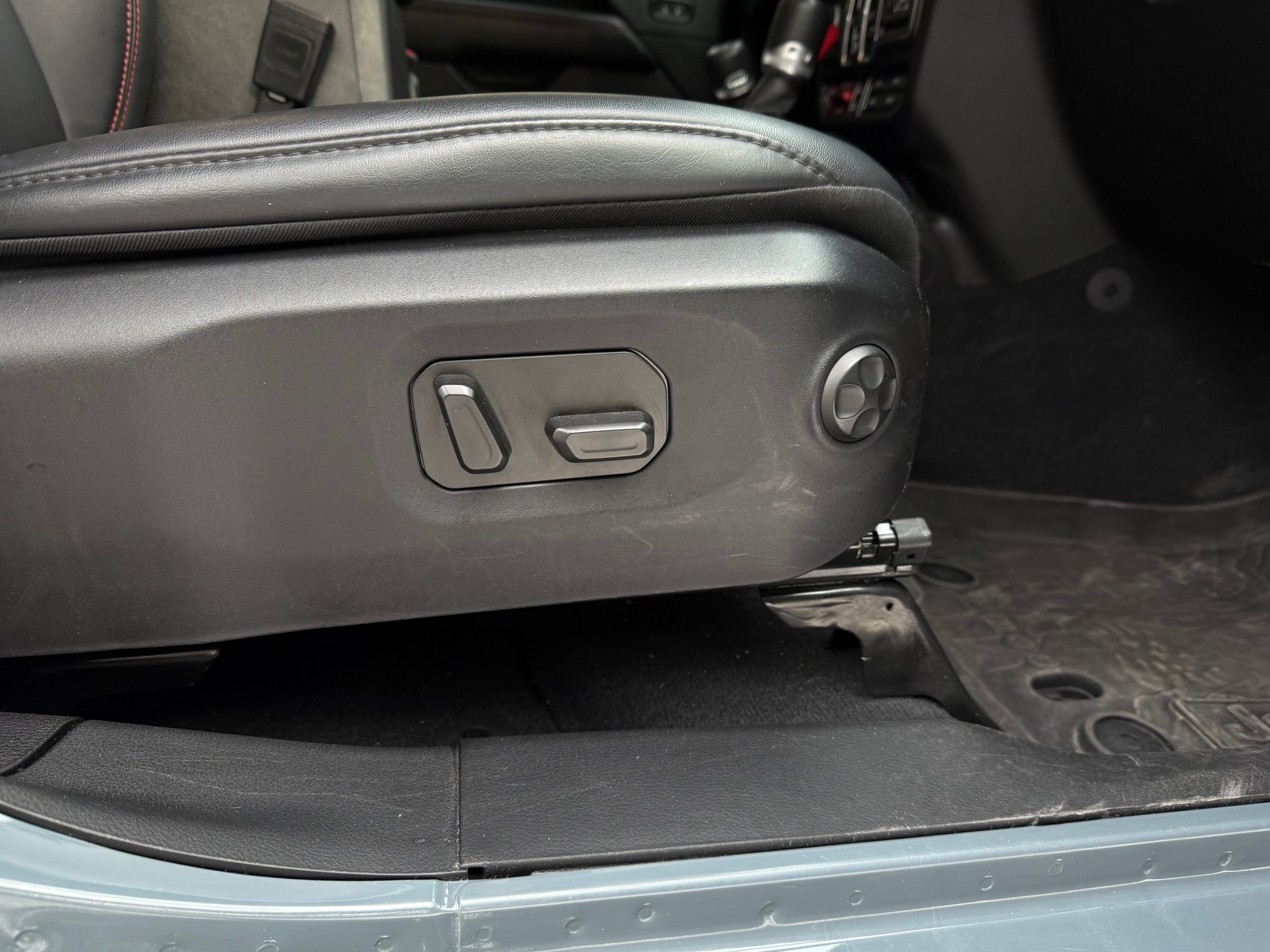 Jeep Wrangler vs Toyota Land Cruiser